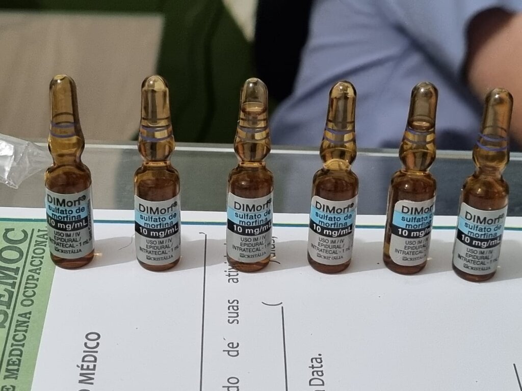 Na clínica foi encontrado vários medicamentos de uso hospitalar, como ampola de morfina, tramal, lidocaína etc... - Gente de Opinião