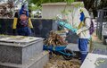 Mutirão de limpeza no Cemitério dos Inocentes prepara o local para as visitas do Dia dos Finados