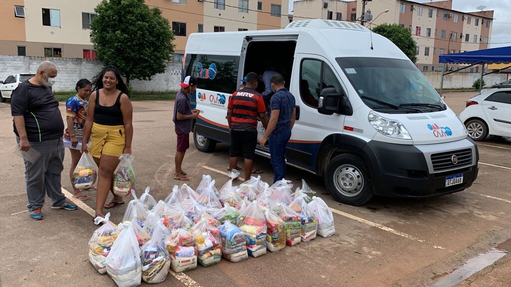 Professor Delson Xavier coordena entrega de cem cestas básicas do Projeto Natal sem Fome - Gente de Opinião