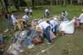Voluntários recolhem mais de uma tonelada de resíduos sólidos do rio Pacaás Novos em Guajará-Mirim