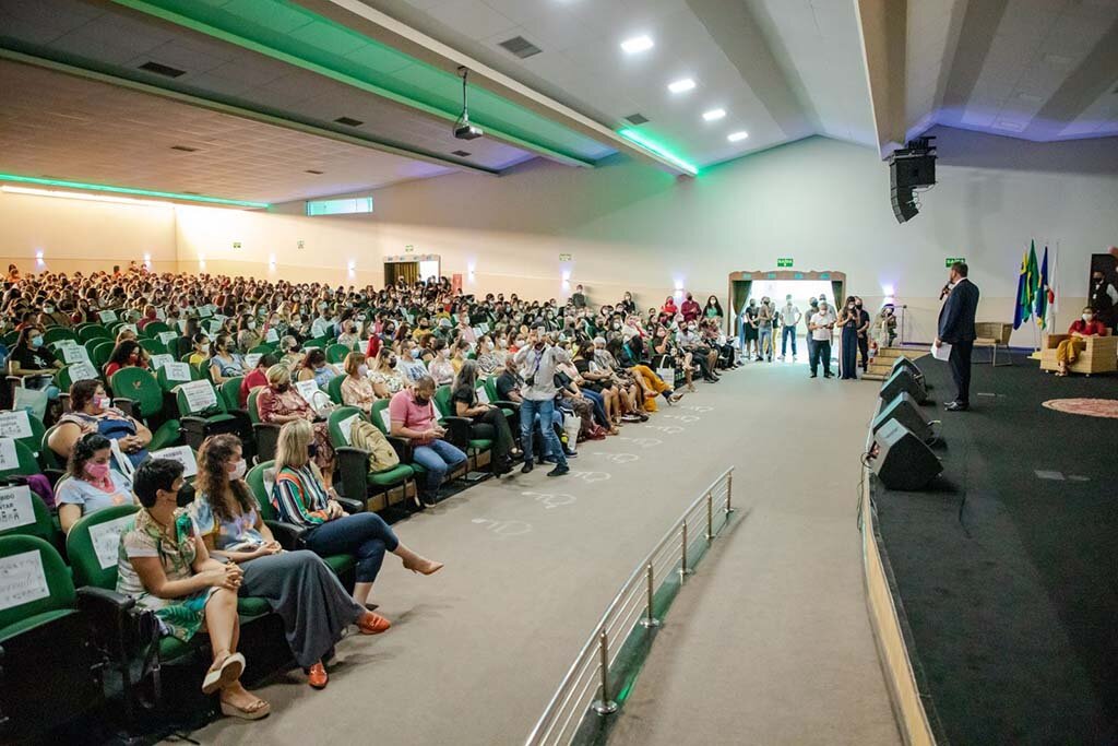 Hildon Chaves anuncia bonificação de fim de ano aos professores durante Congresso Municipal de Educação - Gente de Opinião