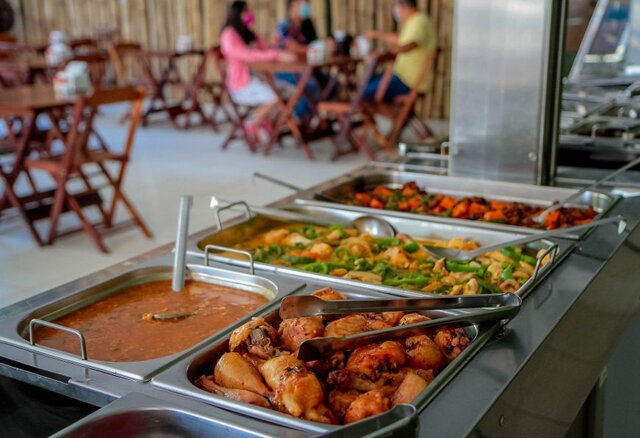 Famílias podem optar por comer no local ou levar a comida para casa na modalidade para viagem pagando o mesmo valor - Gente de Opinião