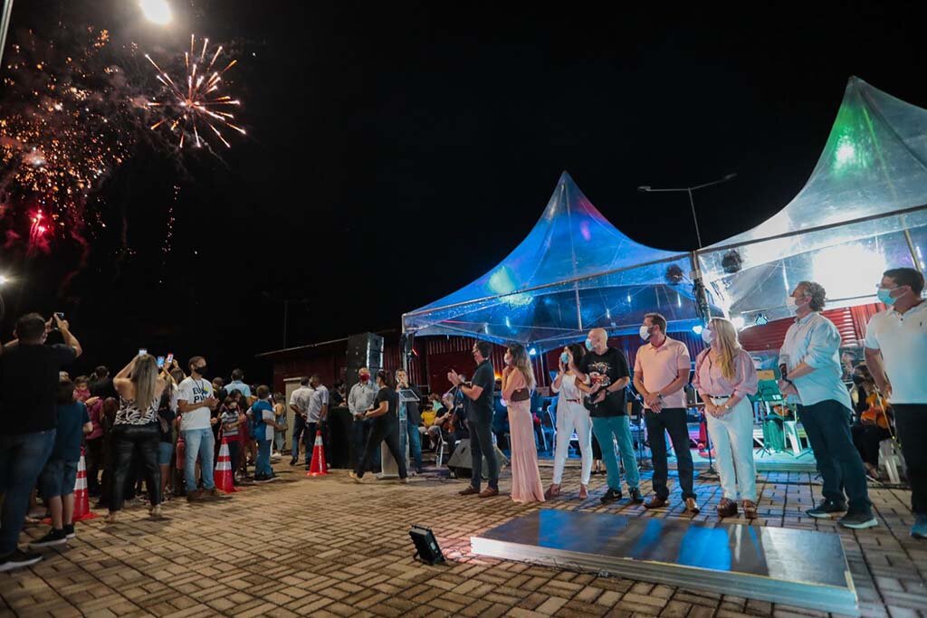 Porto Velho inaugura decoração natalina com árvore de 30 metros de altura - Gente de Opinião