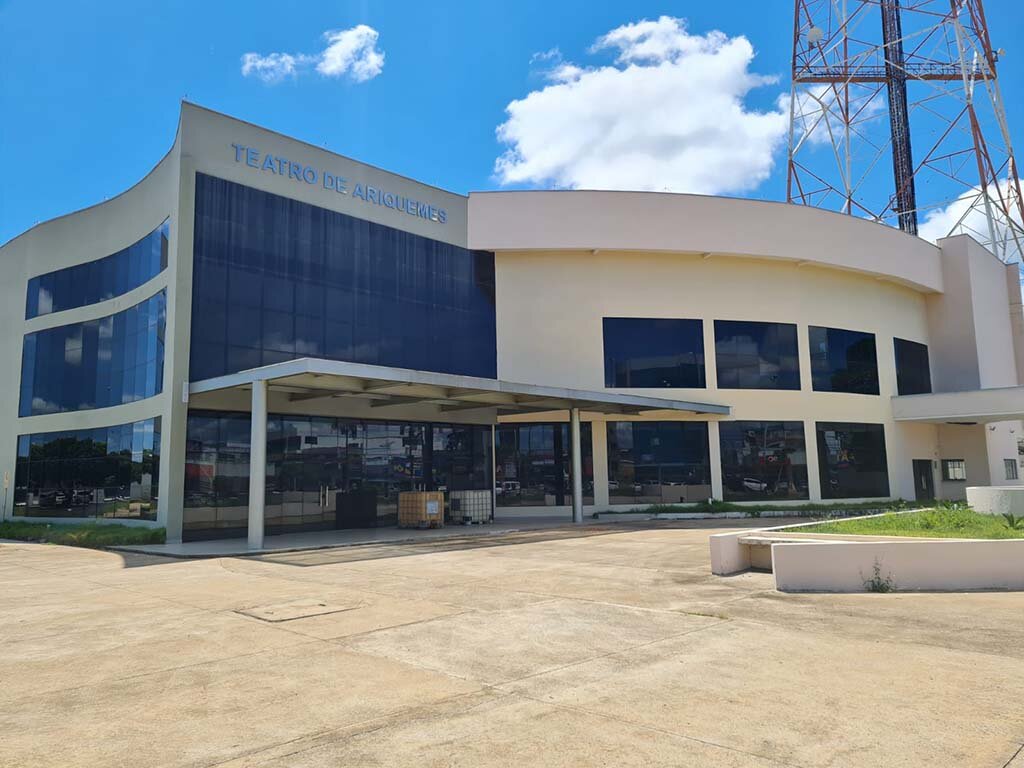 Deputado Alex Redano reforça pedido para que Teatro Estadual em Ariquemes possa ser utilizado para atender pacientes  - Gente de Opinião