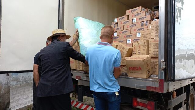 Caminhão da Agevisa carregado de materiais a serem distribuídos às famílias atingidas - Gente de Opinião
