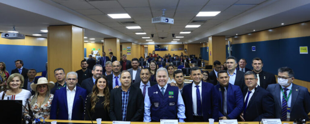 Ministro da Saúde, Marcelo Queiroga, durante reunião com a Deputada Mariana Carvalho e prefeitos do estado de Rondônia. - Gente de Opinião