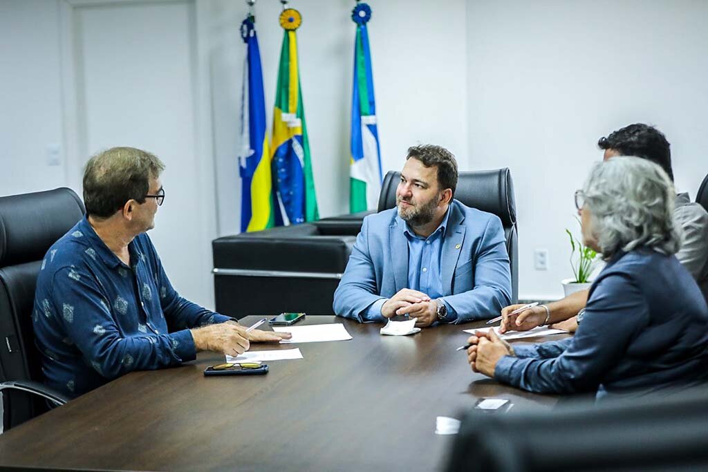 Presidente Alex Redano se reúne com diretor de Regularização Fundiária do Incra - Gente de Opinião