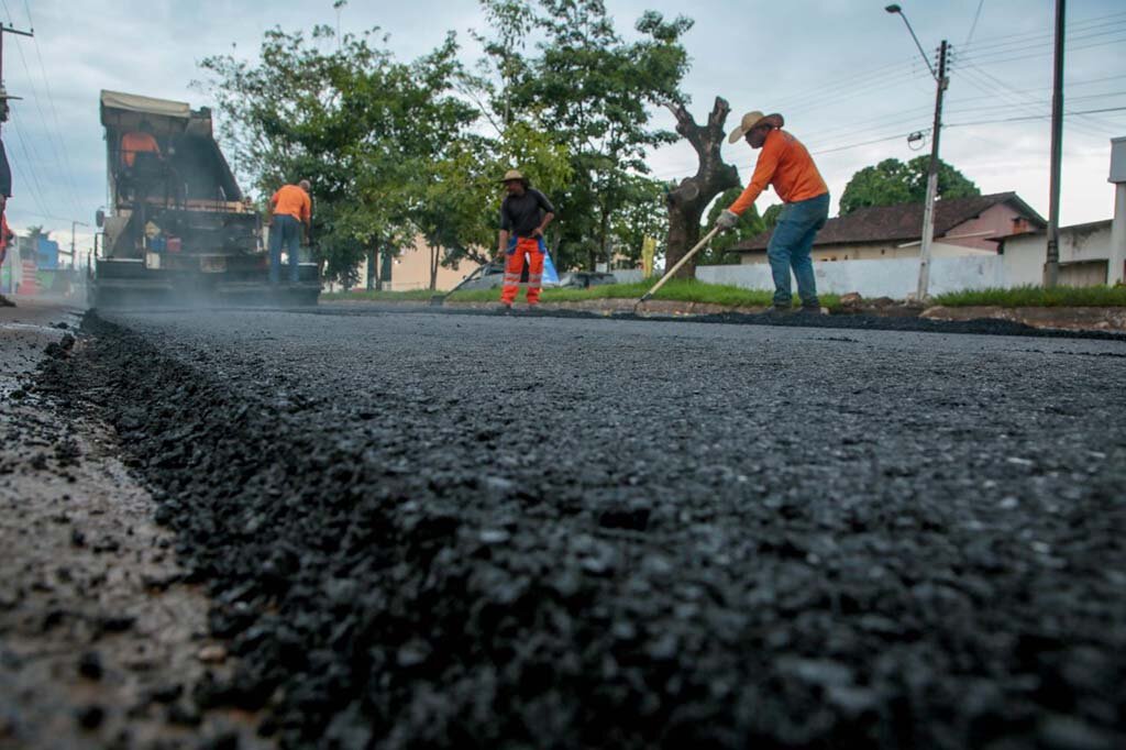 Espessura do recapeamento asfáltico aplicado na Avenida Guaporé, será de cinco centímetros - Gente de Opinião