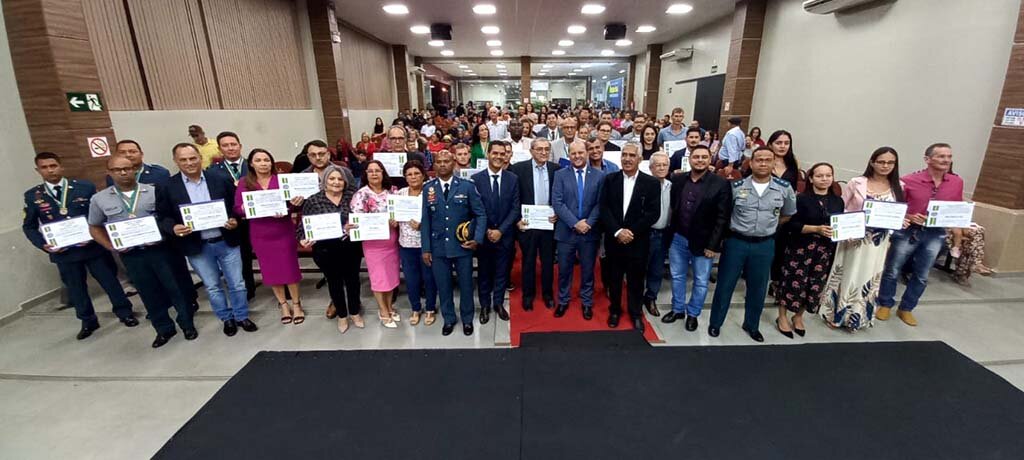 Sessão Solene da Assembleia Legislativa homenageia personalidades de Cacoal e região  - Gente de Opinião