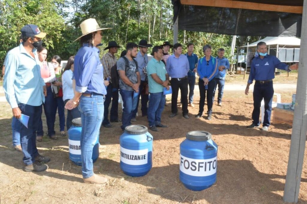 Produtores de 69 localidades do Estado estão sendo levados até à Rondônia Rural Show em ônibus disponibilizado pela Emate - Gente de Opinião