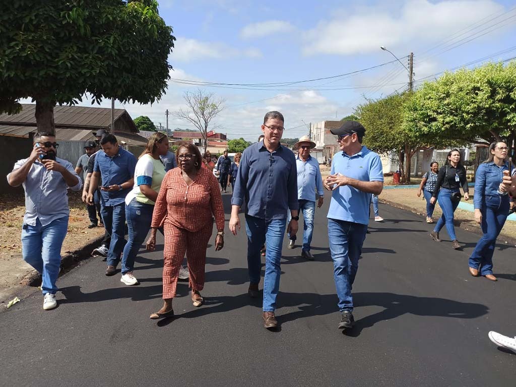 Coronel Marcos Rocha reforça melhorias em ruas de Ouro Preto do Oeste com recapeamento asfáltico executado com o “Tchau Poeira” - Gente de Opinião