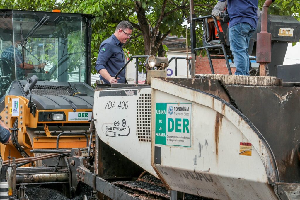 Coronel Marcos Rocha verifica obras de asfaltamento do Governo de Rondônia em Porto Velho nesta segunda-feira - Gente de Opinião