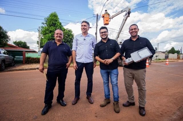 Deputado Marcelo Cruz faz entrega de iluminação de LED em Pimenta Bueno - Gente de Opinião