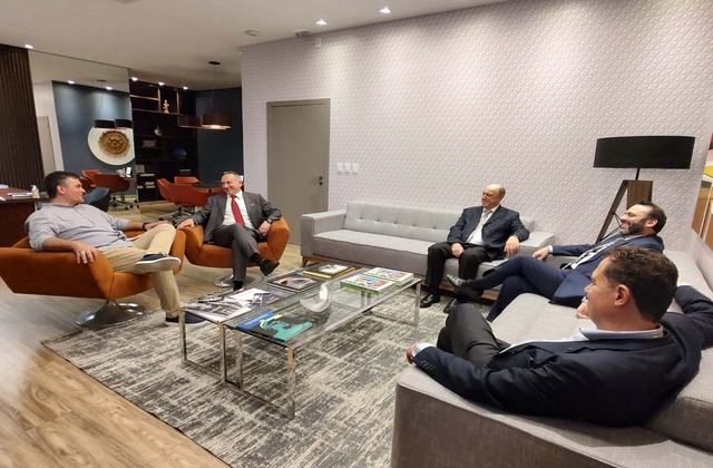 Cônsul italiano e comitiva são recebidos pelo presidente da FIERO