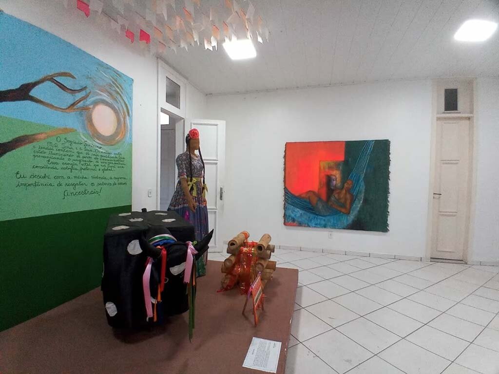 Visitantes das salas temáticas encontram poesias e descrições a respeito de obras e da região do Madeira - Gente de Opinião