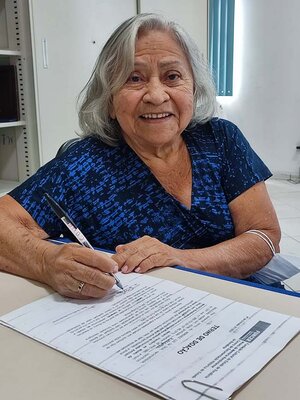 Um recorde: professora Berenice Luz doa 418 livros ao Museu da Memória
