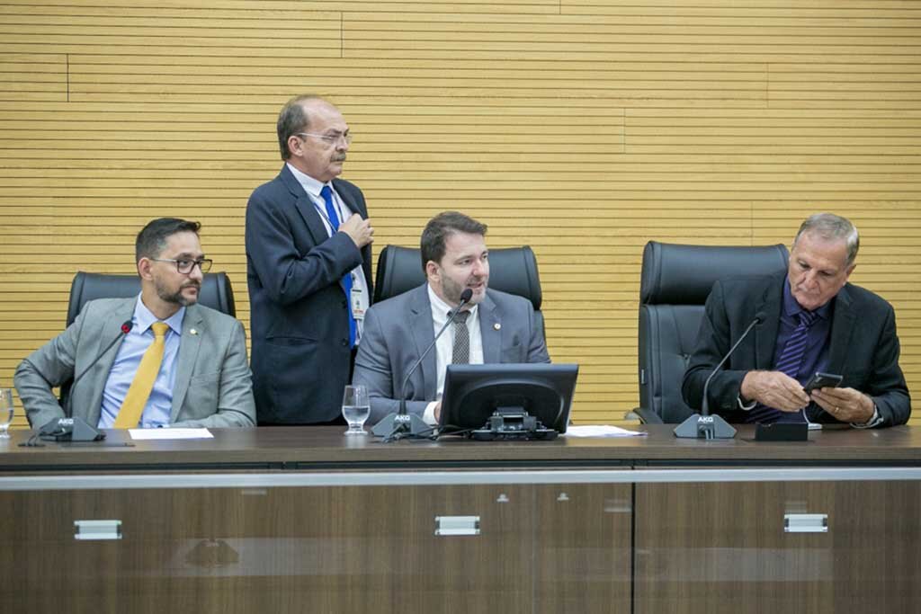 Assembleia realiza sessão plenária com votação de projetos e posse de deputado - Gente de Opinião