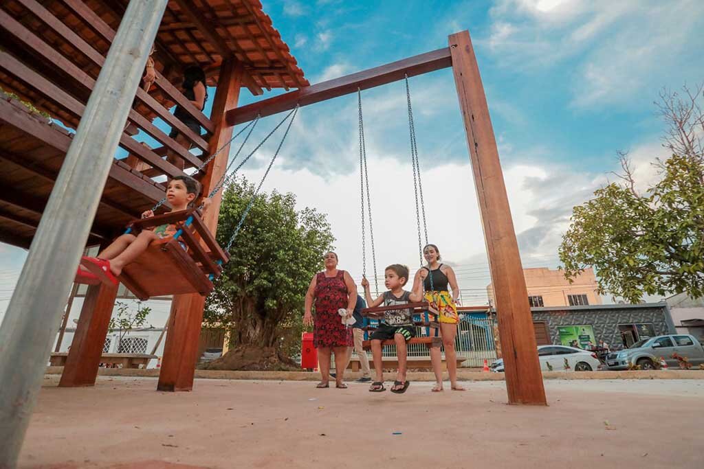 Em Porto Velho a praça no bairro Cohab é entregue à população com campo society - Gente de Opinião