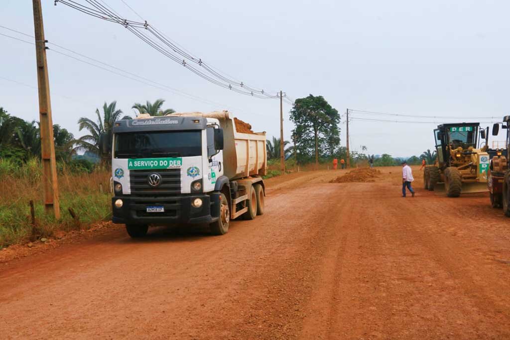 Obras de patrolamento e asfaltamento são realizadas na Estrada da Penal em Porto Velho - Gente de Opinião