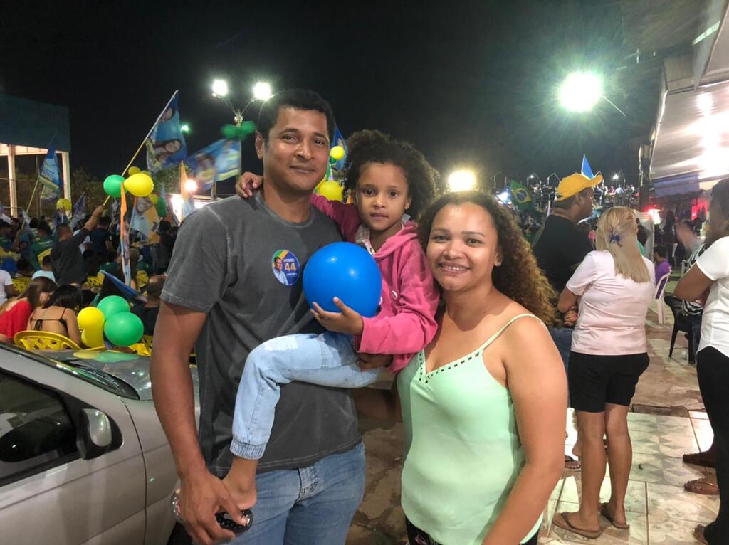 Claudeniza Fernandes ao lado do esposo Diego Barbosa e da filha Luíza - Gente de Opinião