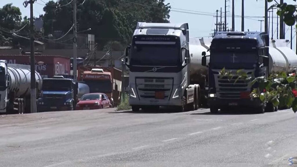 Manifestantes continuam bloqueio entre Porto Velho e Candeias do Jamari - Gente de Opinião