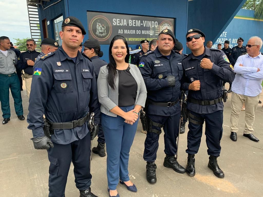 Deputada Federal eleita Cristiane Lopes prestigia troca de comando do 5º Batalhão da PM - Gente de Opinião