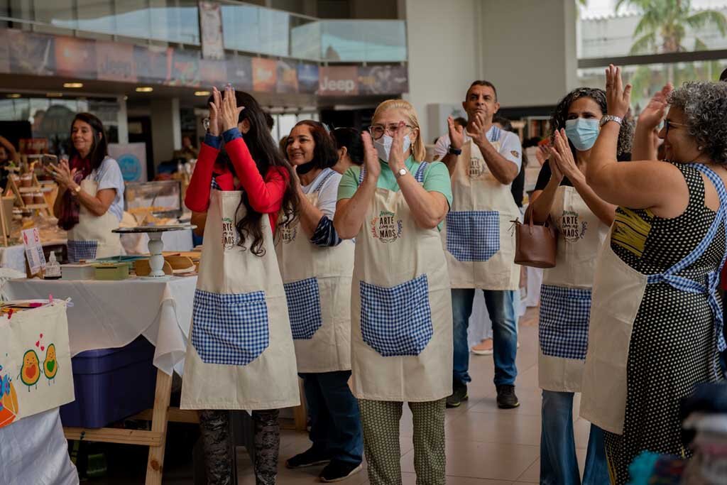 Mais um Festival Arte com as Mãos doa parte da renda a idosos do Lar Leal  - Gente de Opinião