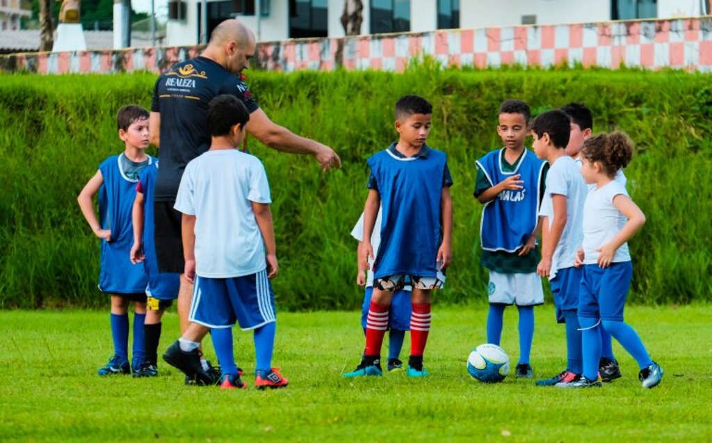 Projeto “Bom de Bola, Melhor na Escola” marca início na sede do Batalhão Tiradentes - Gente de Opinião