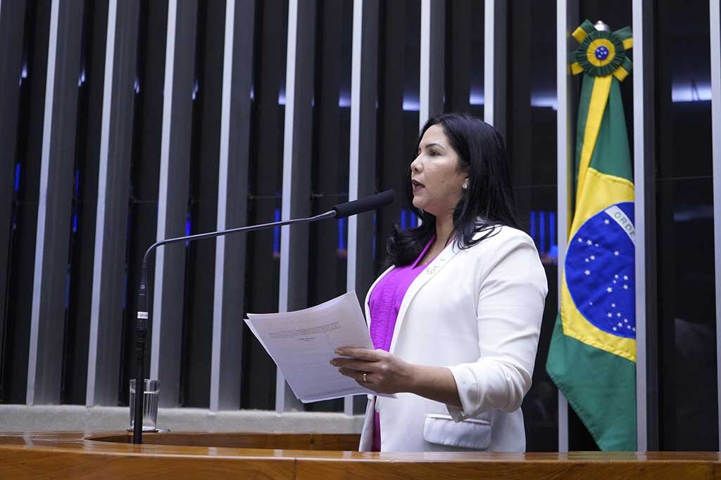 Deputada Cristiane Lopes protocola projeto de lei para garantir segurança nas creches e escolas de todo Brasil  - Gente de Opinião