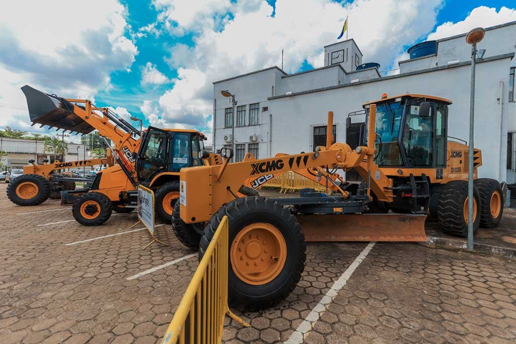 Histórico - Em tempo recorde a deputada federal Cristiane Lopes entrega 3 milhões de reais em maquinário para Porto Velho e seus distritos  - Gente de Opinião