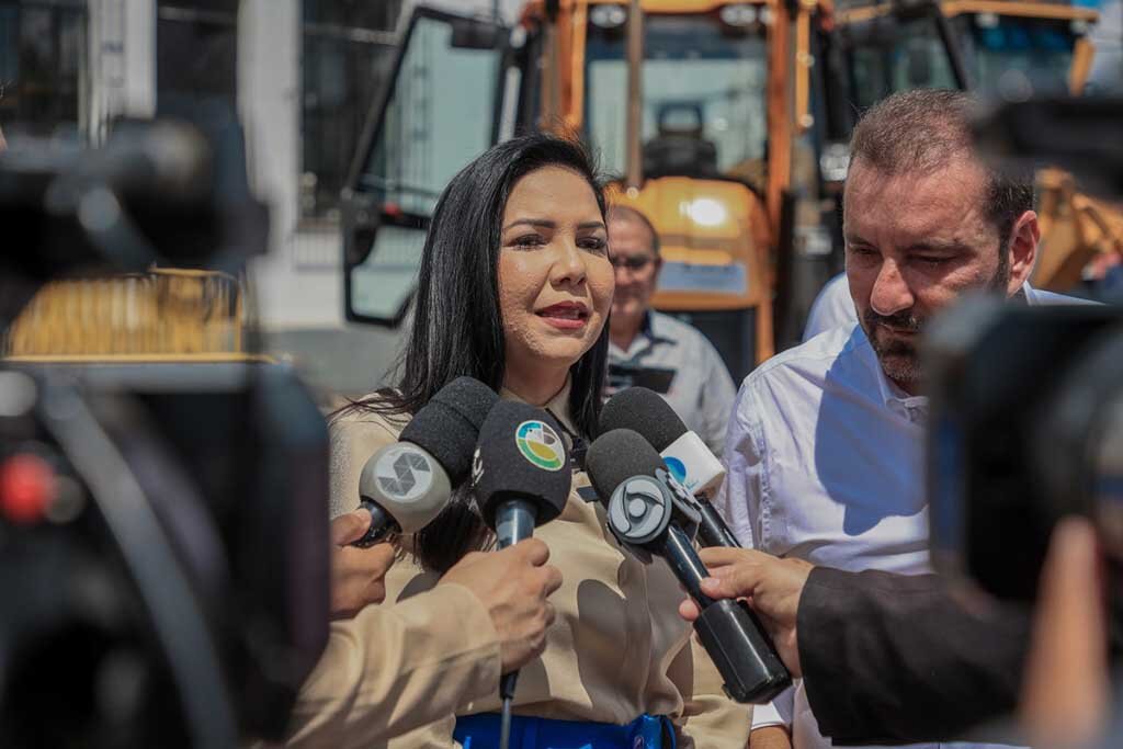 Histórico - Em tempo recorde a deputada federal Cristiane Lopes entrega 3 milhões de reais em maquinário para Porto Velho e seus distritos  - Gente de Opinião