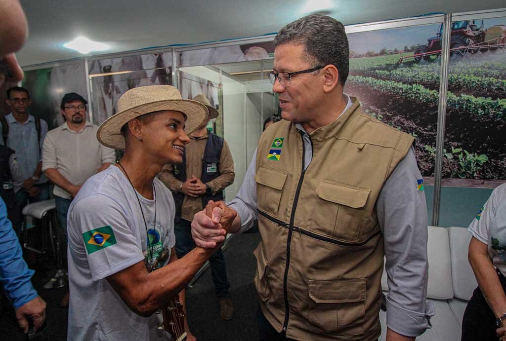 Jovem busca patrocínio e é surpreendido com desafio de compor e cantar tema da Rondônia Rural Show Internacional - Gente de Opinião