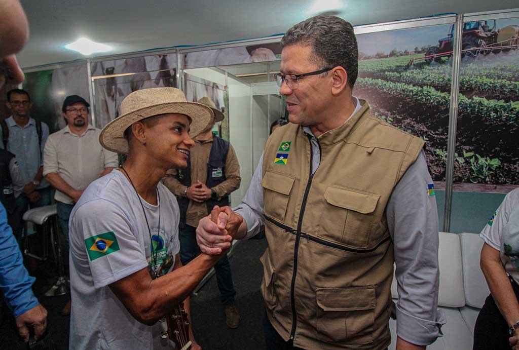 Jovem busca patrocínio e é surpreendido com desafio de compor e cantar tema da Rondônia Rural Show Internacional - Gente de Opinião