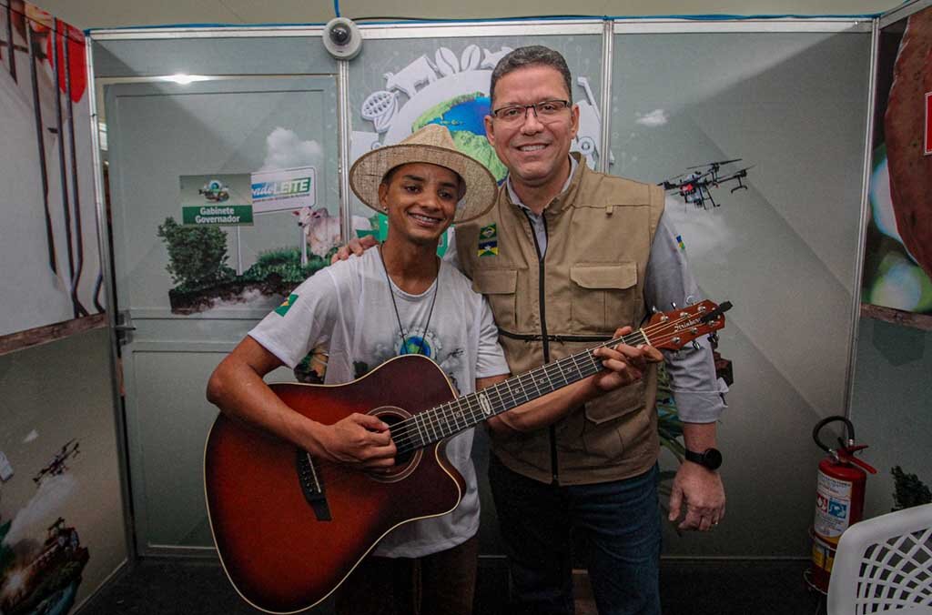 Jovem busca patrocínio e é surpreendido com desafio de compor e cantar tema da Rondônia Rural Show Internacional - Gente de Opinião