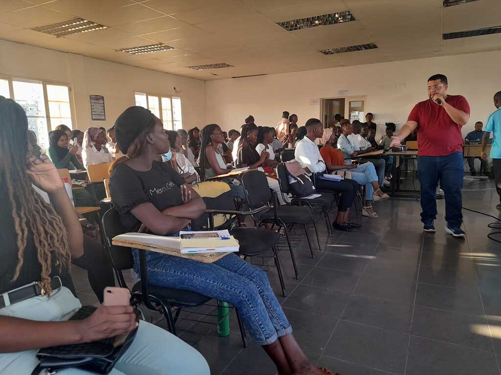 Professor da disciplina realizou palestras em abril sobre rap em três universidades de Moçambique, na África - Gente de Opinião