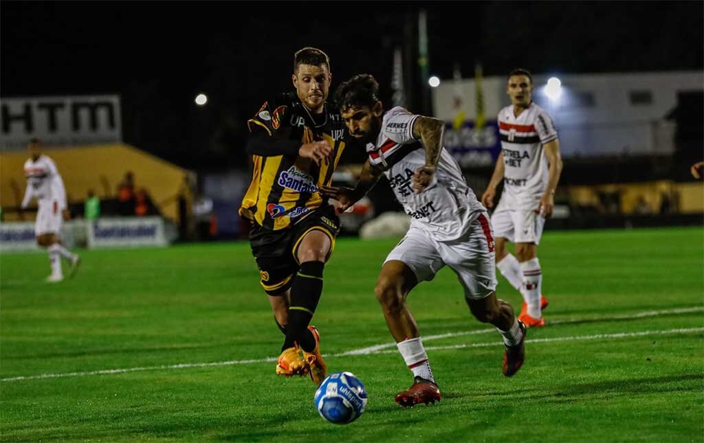 Série B: Gol de Bicicleta épico garante vitória do Botafogo-SP - Gente de Opinião