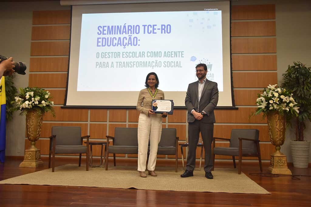 Expoente da educação, Maria Izolda Cela é homenageada pelo TCE-RO - Gente de Opinião