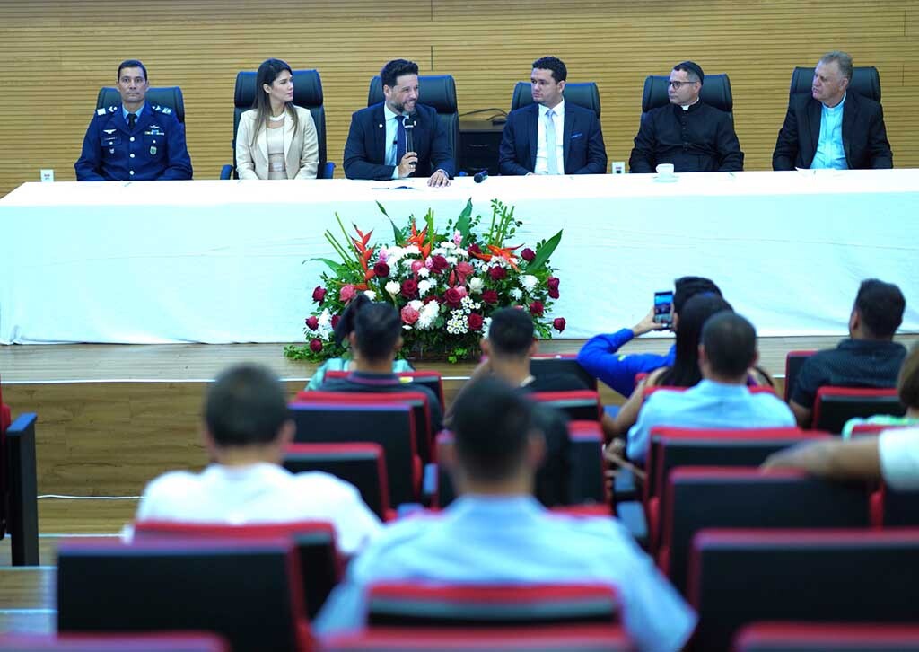 Padres e servos da igreja católica são homenageados na Assembleia Legislativa - Gente de Opinião