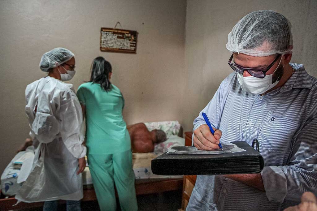 Pacientes conseguem receber todos os cuidados da equipe multidisciplinar  no conforto do lar - Gente de Opinião