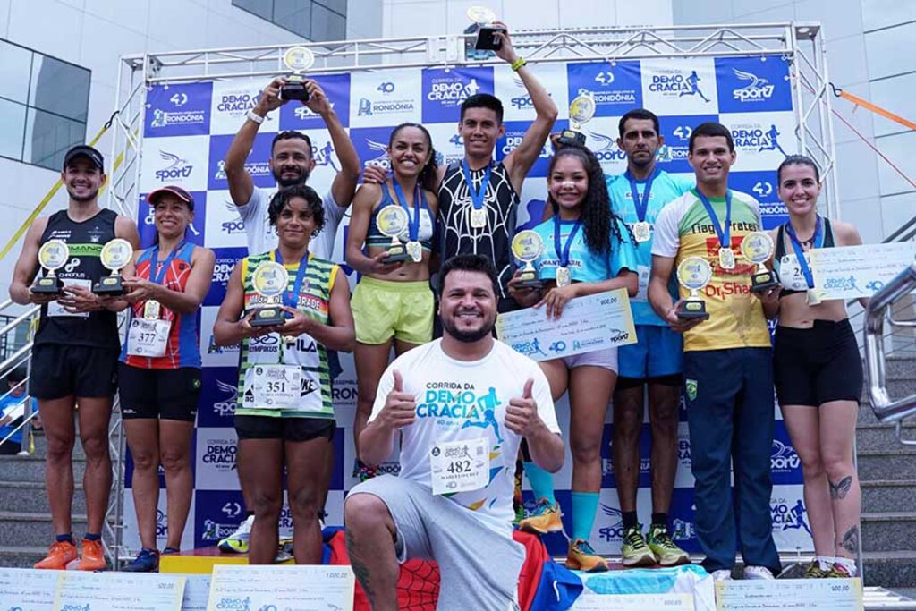 Premiação dos vencedores da Corrida da Democracia (Foto: Rafael Oliveira I Secom ALE/RO) - Gente de Opinião