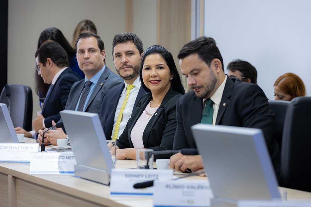 BR- 319: Deputada Cristiane Lopes participa da 1ª reunião do Grupo de trabalho sobre pavimentação - Gente de Opinião