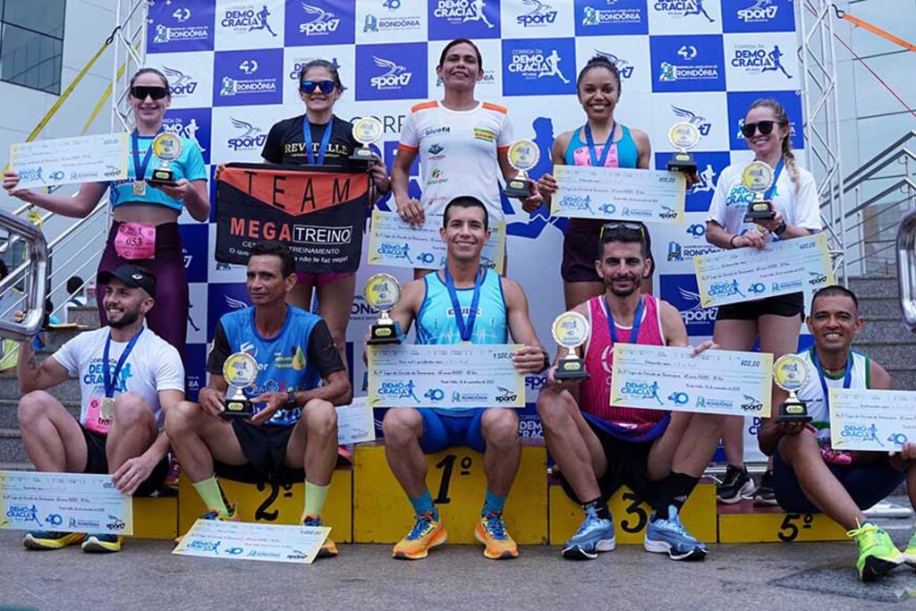 Premiação dos vencedores da Corrida da Democracia (Foto: Rafael Oliveira I Secom ALE/RO) - Gente de Opinião