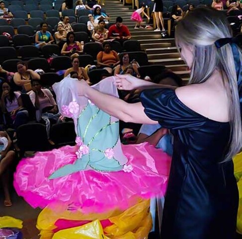 Prefeitura de Ariquemes faz a entrega de uniformes para bailarinos que vão participar das apresentações culturais de final de ano - Gente de Opinião