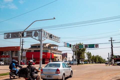 Prefeitura inicia a instalação de semáforos inteligentes para melhorar fluxo do trânsito em Porto Velho