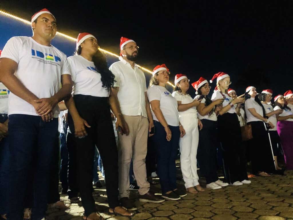 Alunos e servidores do Idep comemoram os sete anos da instituição em clima de Natal - Gente de Opinião