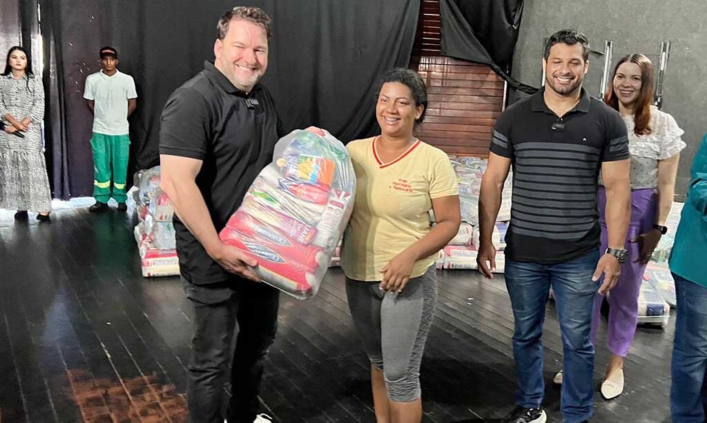 Deputado Alex Redano participa de entrega cestas básicas para população em situação de vulnerabilidade social - Gente de Opinião
