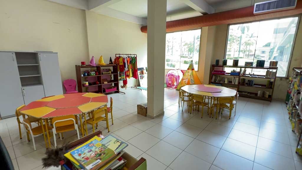 A sala infantil também está preparada para receber e inserir as crianças no mundo literário - Gente de Opinião