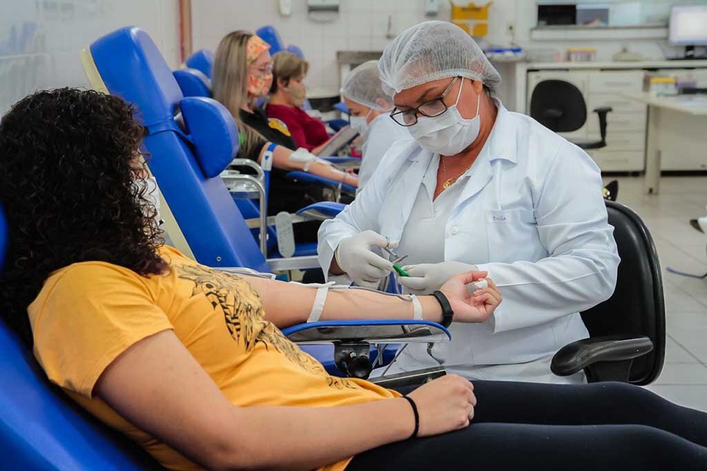 Doadores podem comparecer até o hemocentro para fazer doação, que é considerada um ato de solidariedade - Gente de Opinião