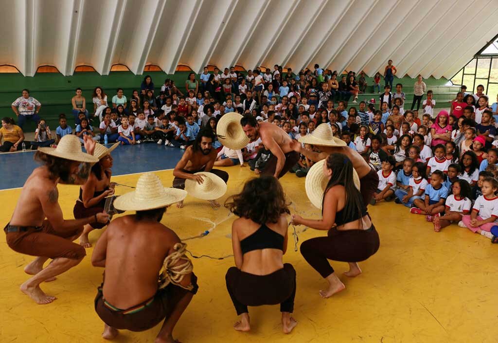 Projeto Baú das Artes chega ao DF em sua 4ª edição para promover cultura e diversidade, por meio de oficinas e espetáculos gratuitos - Gente de Opinião