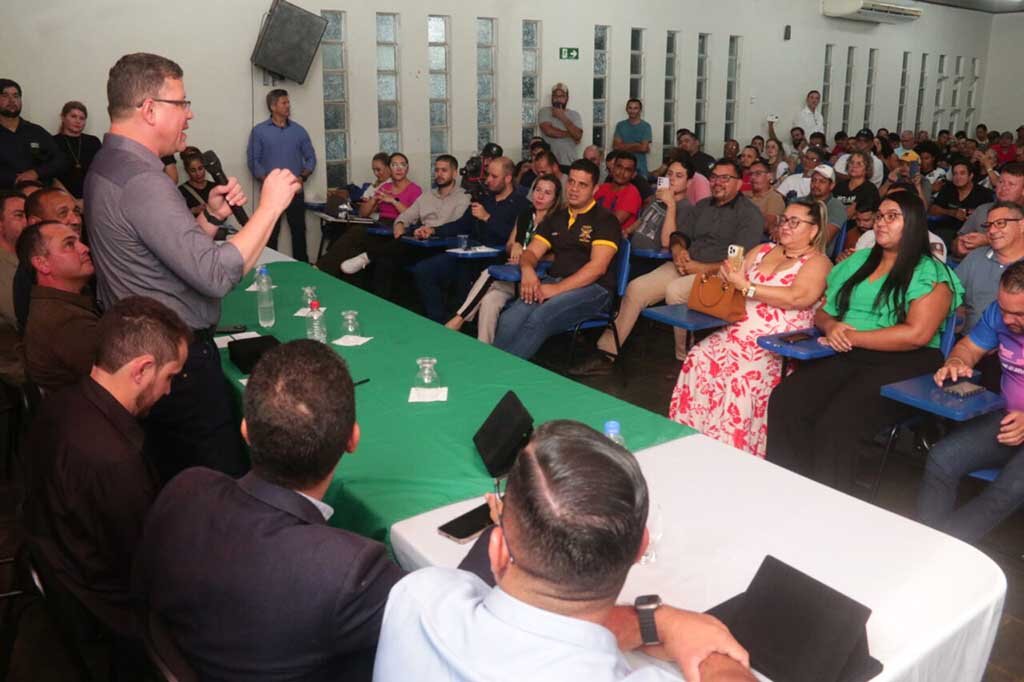 Aplaudido de pé por motoristas de aplicativos,  governador Marcos Rocha é homenageado pela categoria - Gente de Opinião